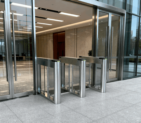 Barrera Batiente Automática Resistente a la Intemperie IP44 con Reconocimiento Facial – Sistema Anticola Avanzado para Prevención de Acceso No Autorizado2